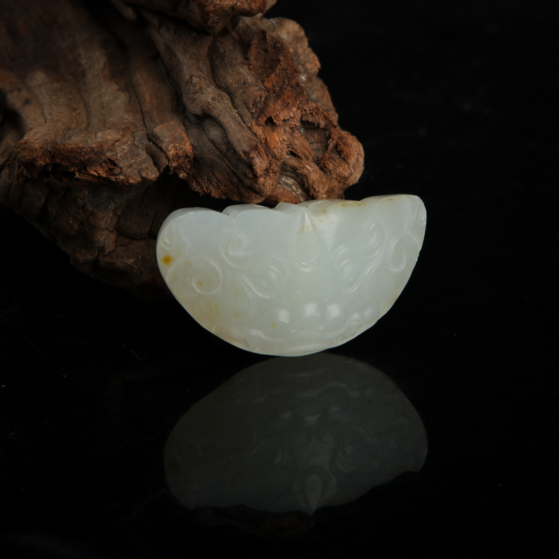 籽料俏色和田玉瑞兽吊坠-红掌柜