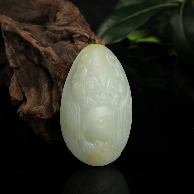 籽料俏色和田玉瑞兽吊坠-红掌柜