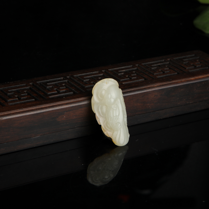 和田白玉喜上眉梢吊坠-红掌柜