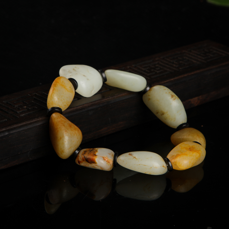 俏色和田玉随形手串-红掌柜