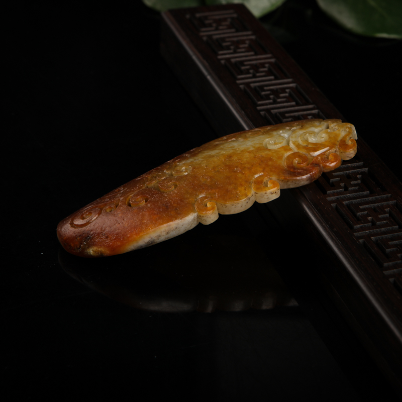 和田玉镂空仿古龙纹吊坠-红掌柜