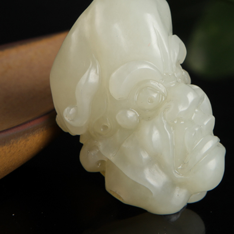 新疆和田青白玉罗汉吊坠-红掌柜