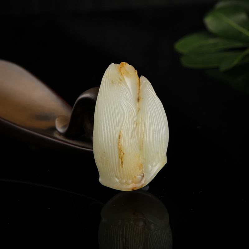 天然籽料俏色和田玉竹笋吊坠-红掌柜