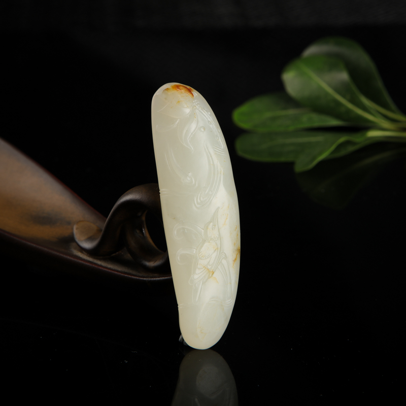 天然籽料俏色和田玉年年有余吊坠-红掌柜