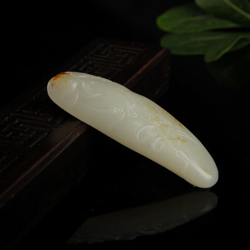 籽料俏色和田玉年年有余吊坠-红掌柜