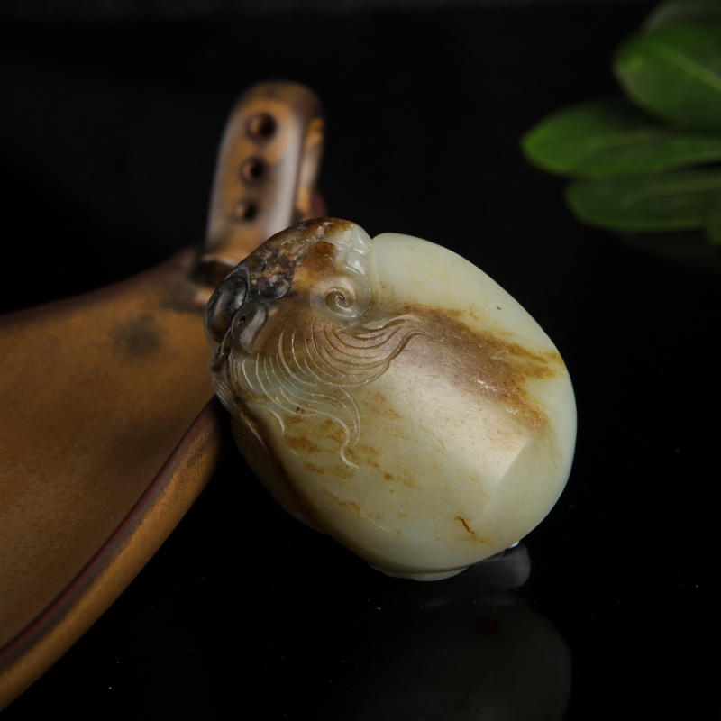 天然籽料俏色和田玉龙龟吊坠-红掌柜