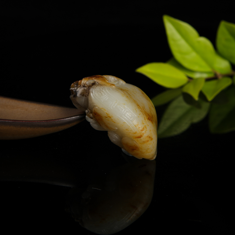 俏色和田玉龙龟吊坠-红掌柜