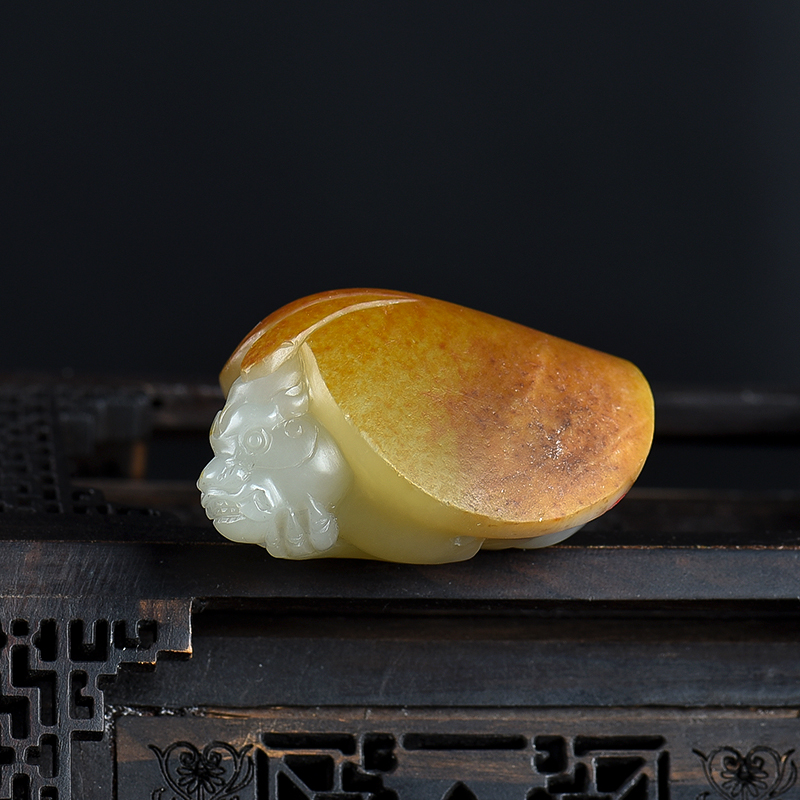 天然籽料俏色和田玉龙龟吊坠-红掌柜