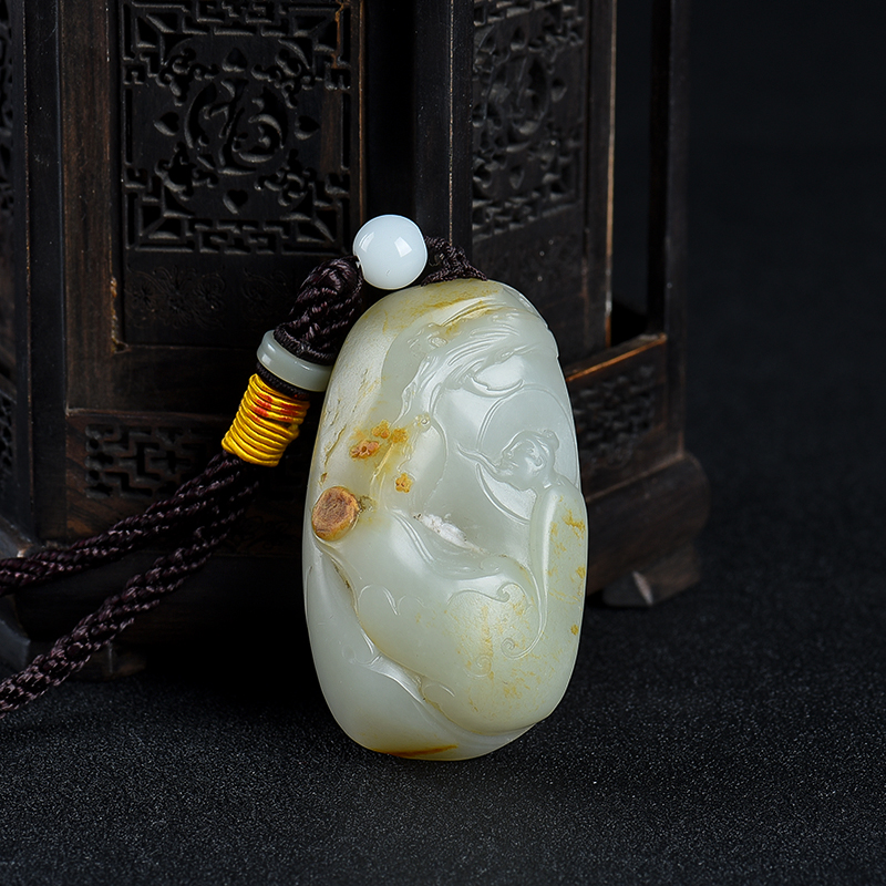 籽料俏色和田玉梅花放翁吊坠-红掌柜