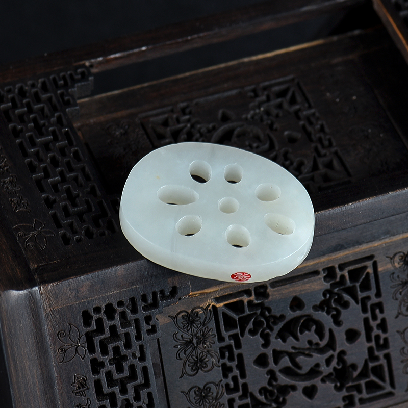 和田白玉路路通达吊坠-红掌柜