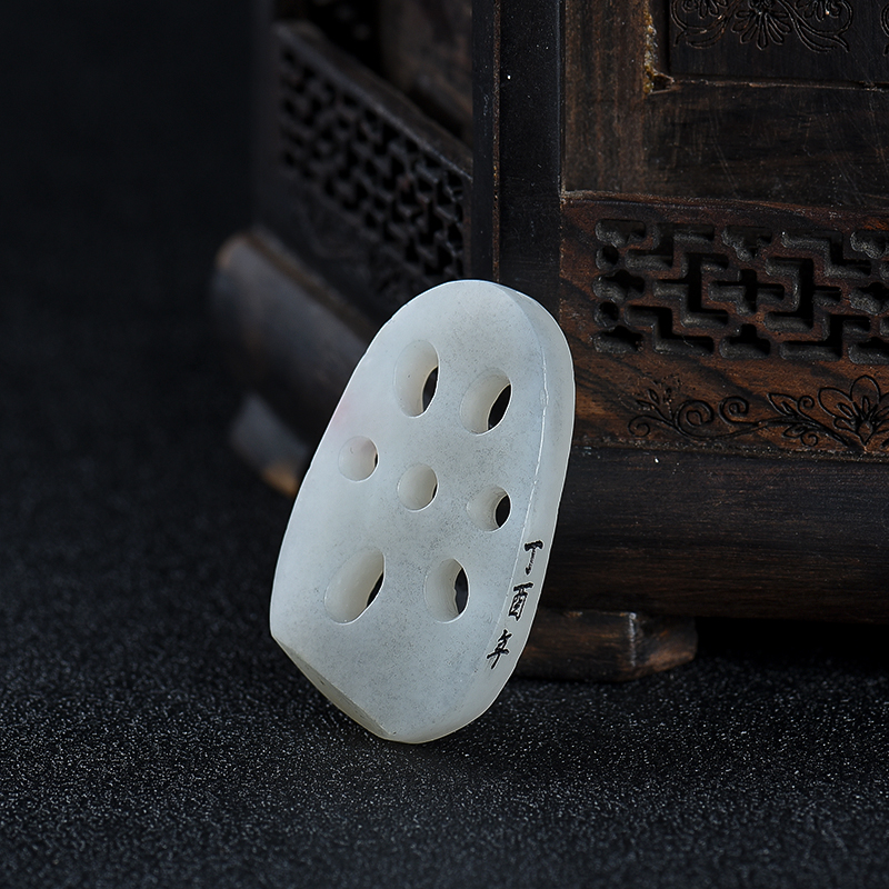 籽料和田玉路路通达吊坠-红掌柜