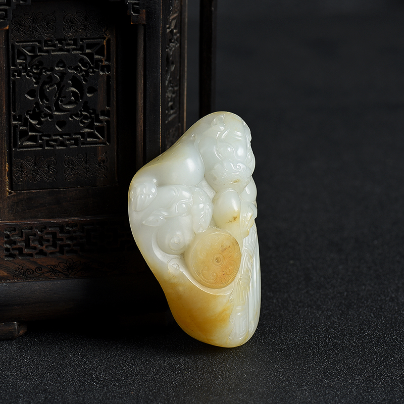 籽料俏色和田玉貔貅手把件-红掌柜