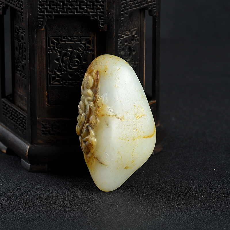 天然籽料俏色和田玉三不猴手把件-红掌柜