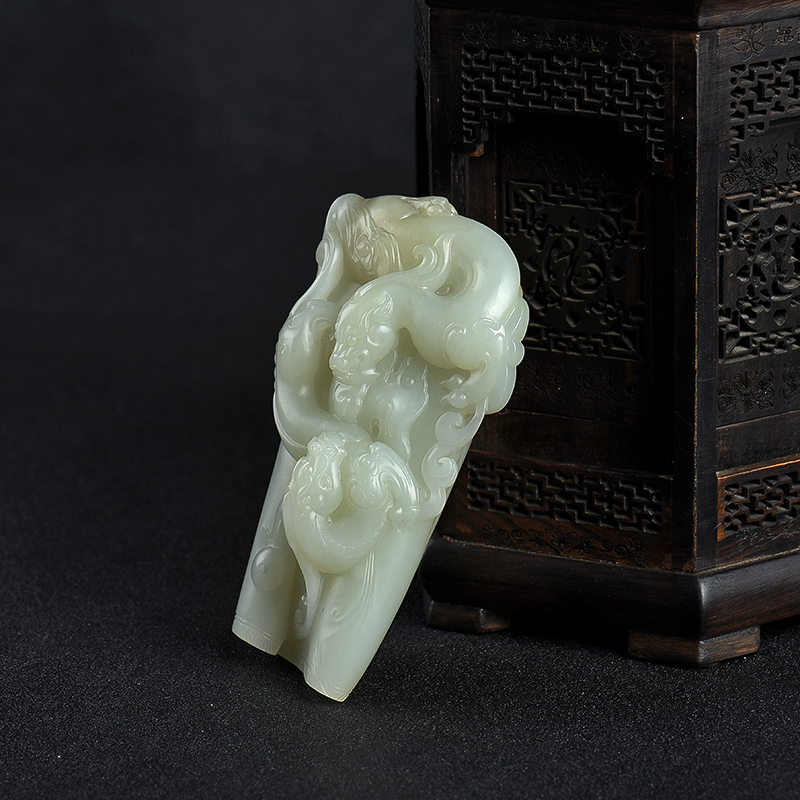 天然和田青白玉辰龙手把件-红掌柜