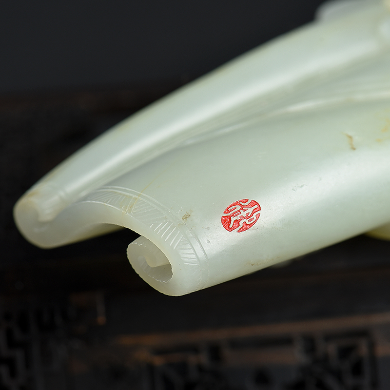 和田青白玉辰龙手把件-红掌柜