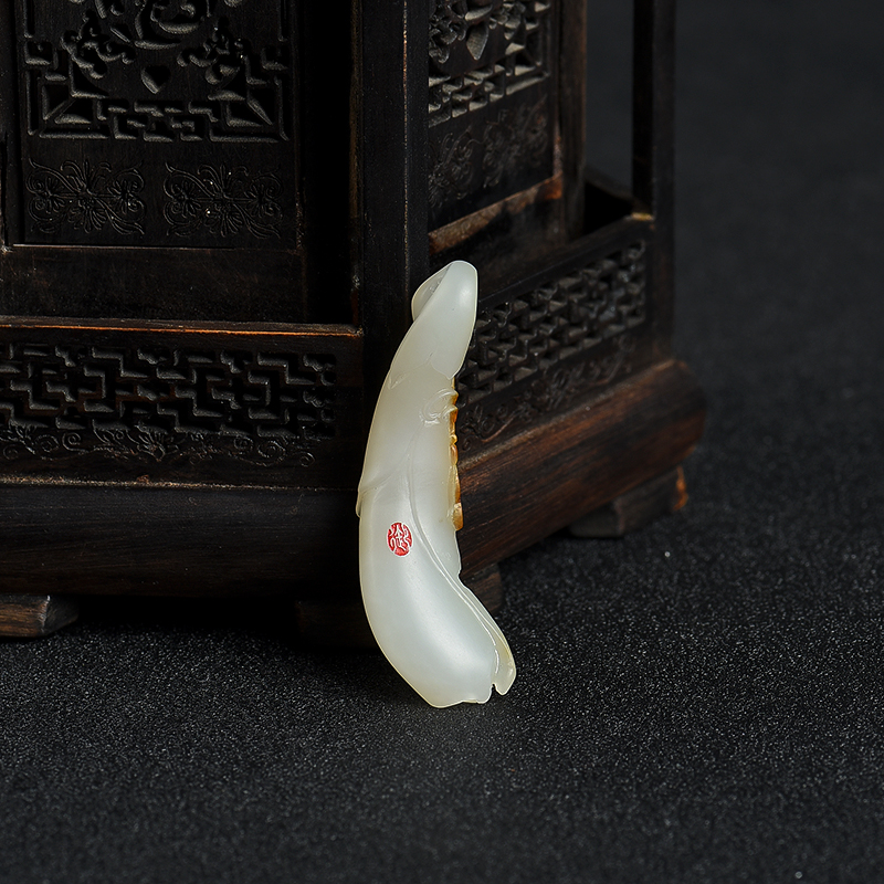 天然籽料俏色和田玉玉兰花吊坠-红掌柜