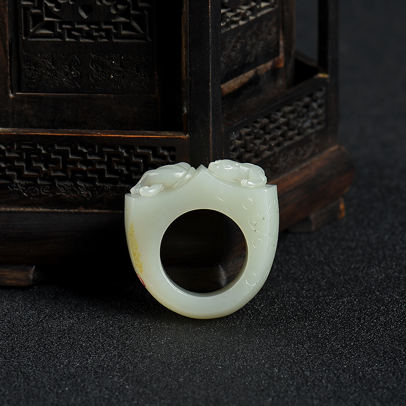 天然籽料和田白玉瑞兽扳指-红掌柜