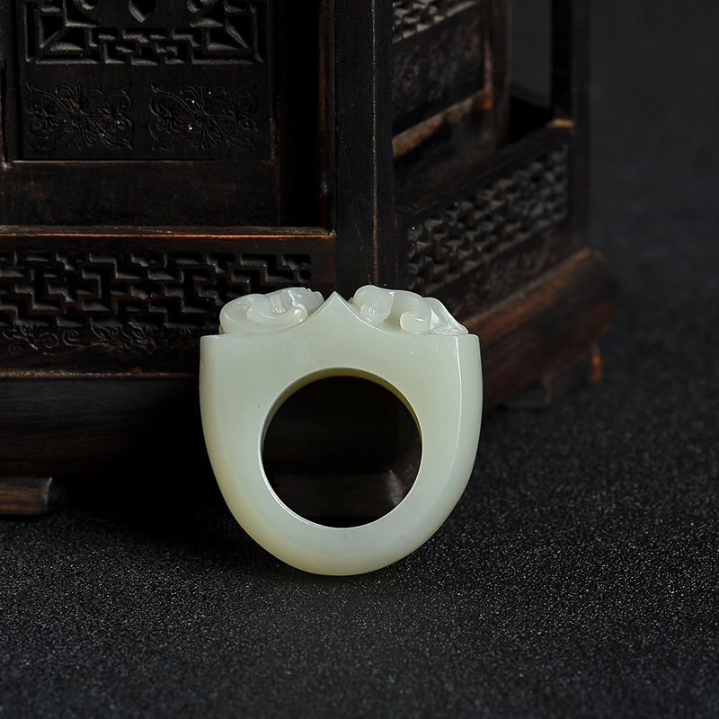 天然籽料和田玉瑞兽扳指-红掌柜