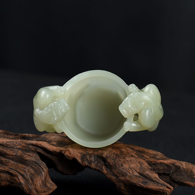 和田青玉瑞兽酒杯-红掌柜