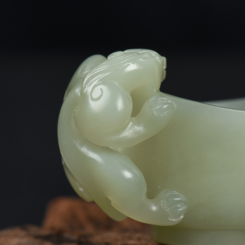 天然和田青白玉瑞兽酒杯-红掌柜