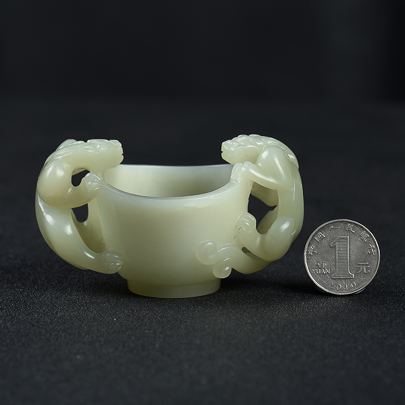 新疆和田青玉瑞兽酒杯-红掌柜