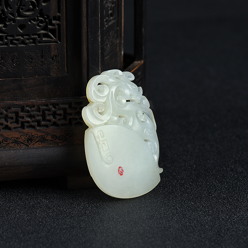 天然籽料和田白玉仿古龙吊坠-红掌柜