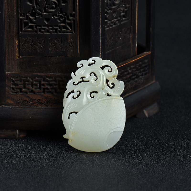 和田白玉仿古龙吊坠-红掌柜