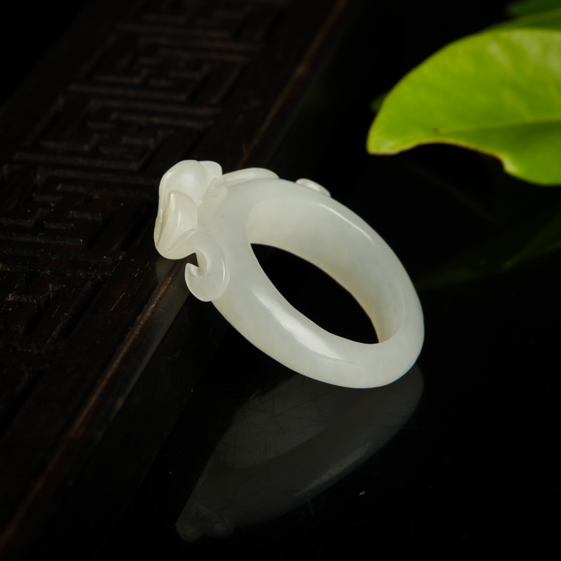 籽料和田白玉仿古龙纹戒指-红掌柜