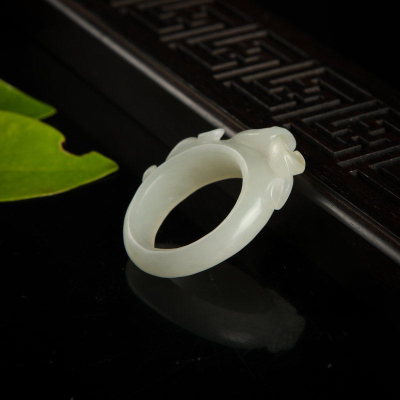 天然和田白玉仿古龙纹戒指-红掌柜