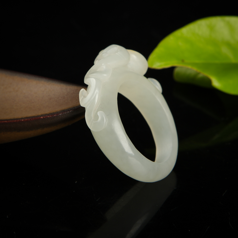 天然籽料和田白玉戒指-红掌柜