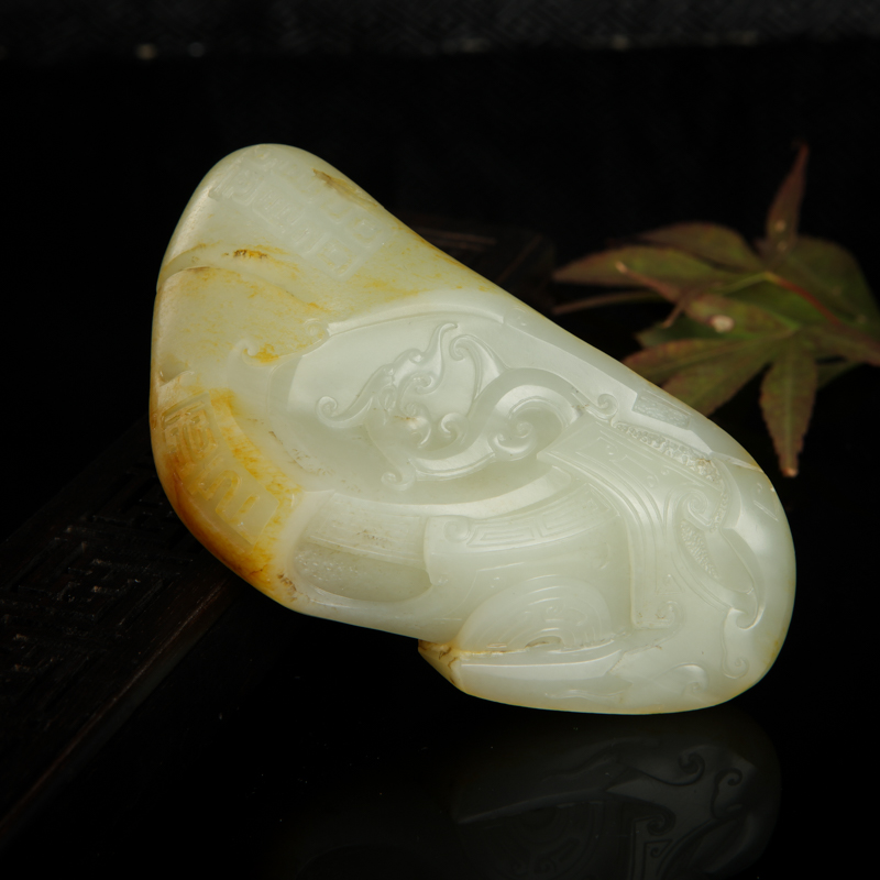 天然籽料和田青白玉仿古龙纹手把件-红掌柜