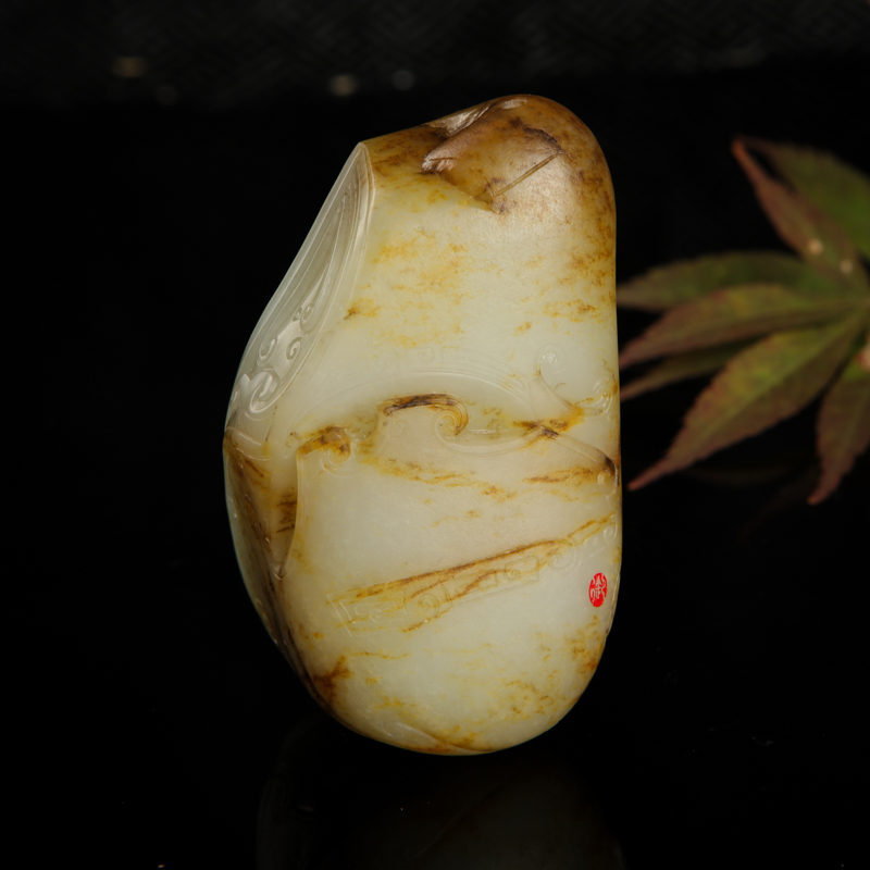 新疆天然俏色和田玉瑞兽手把件-红掌柜