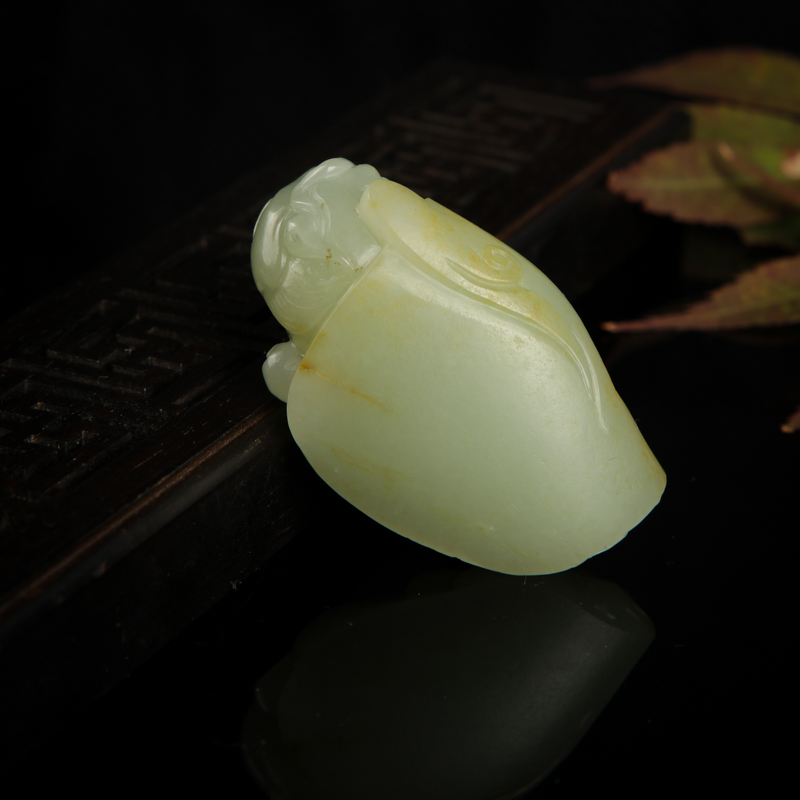 天然籽料和田青白玉霸下吊坠-红掌柜