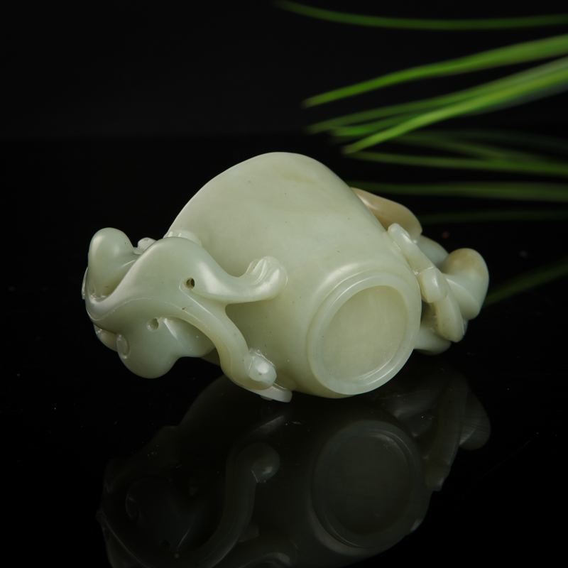 天然山料和田青白玉瑞兽酒杯摆件-红掌柜