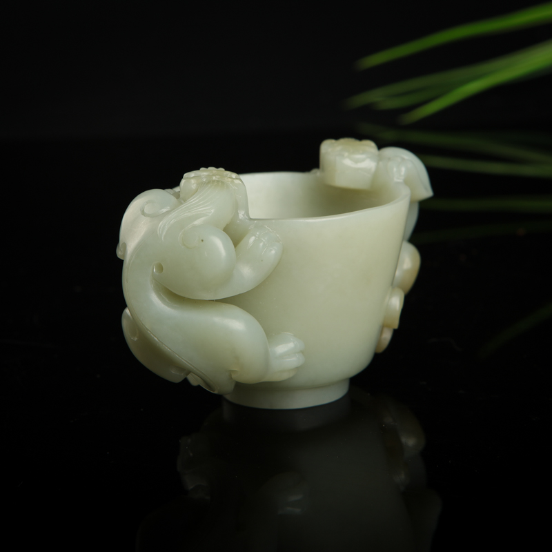天然山料和田青白玉瑞兽酒杯摆件-红掌柜