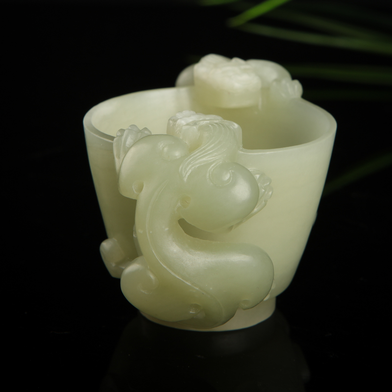 新疆山料和田青白玉瑞兽酒杯摆件-红掌柜