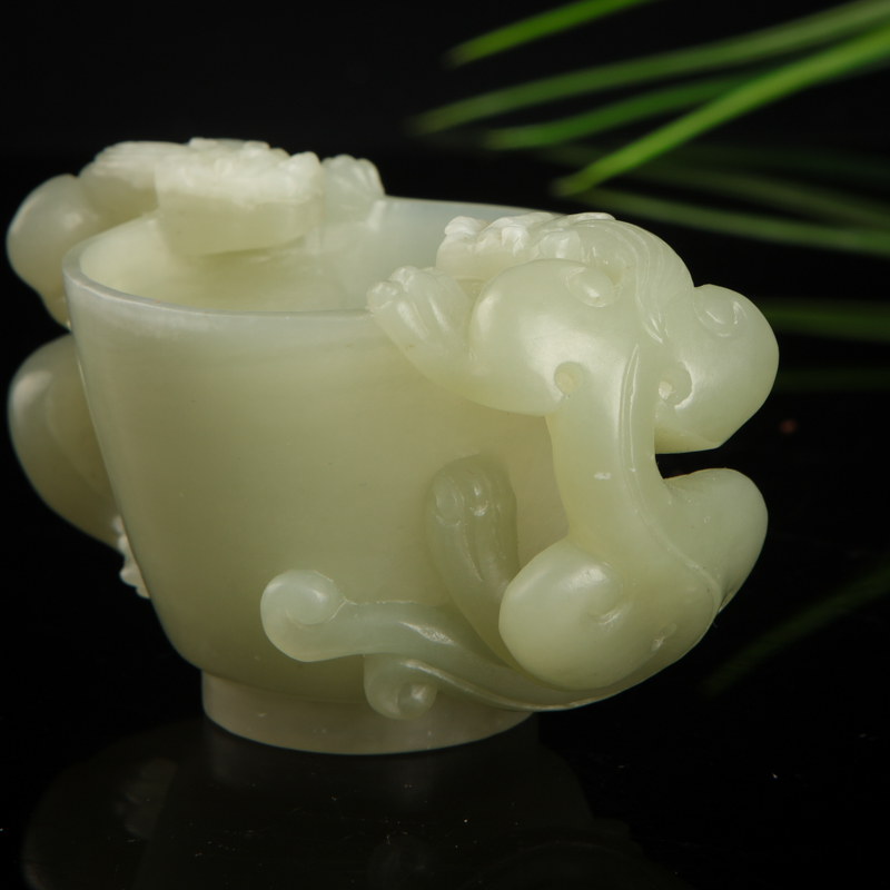 山料和田青玉瑞兽酒杯摆件-红掌柜