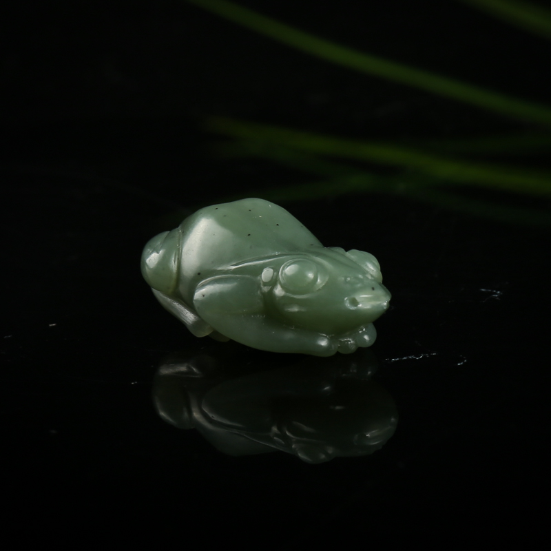 天然和田青玉招财进宝吊坠-红掌柜