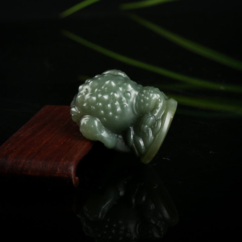 天然籽料和田青玉招财进宝吊坠-红掌柜