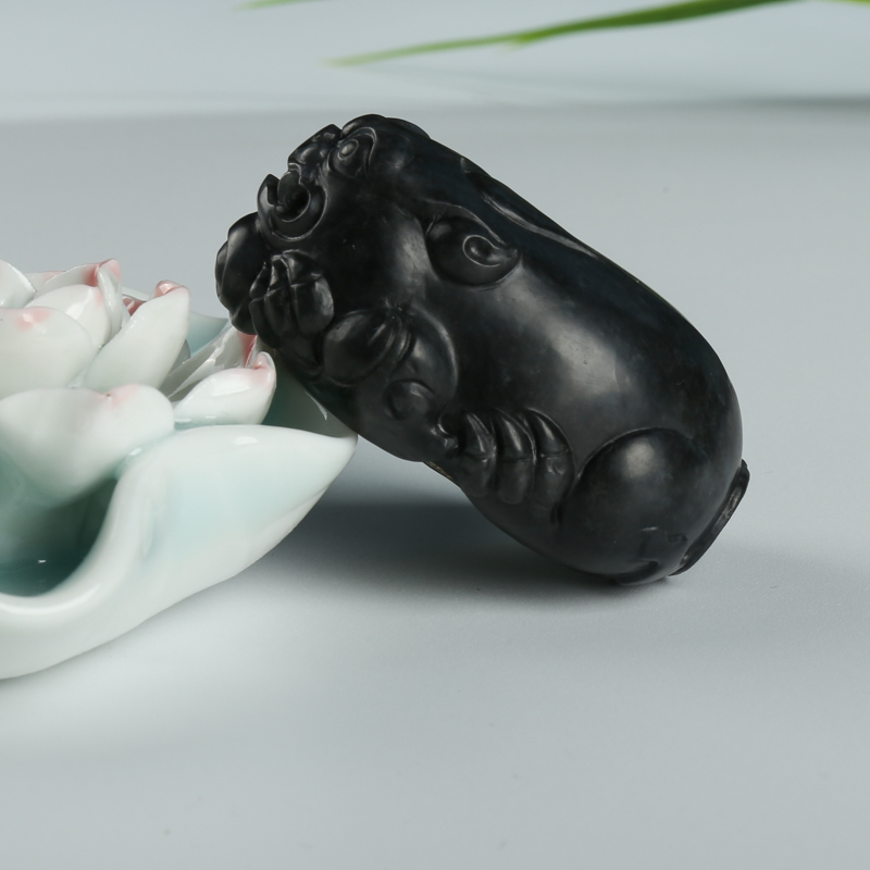 天然籽料和田墨玉貔貅吊坠-红掌柜