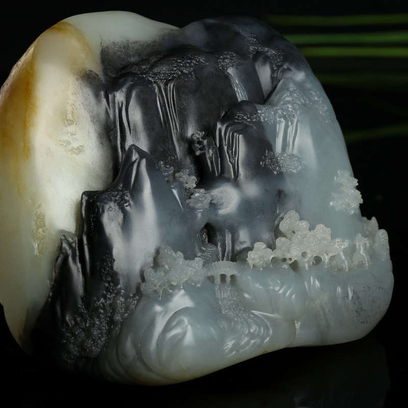 籽料俏色和田玉摆件-红掌柜