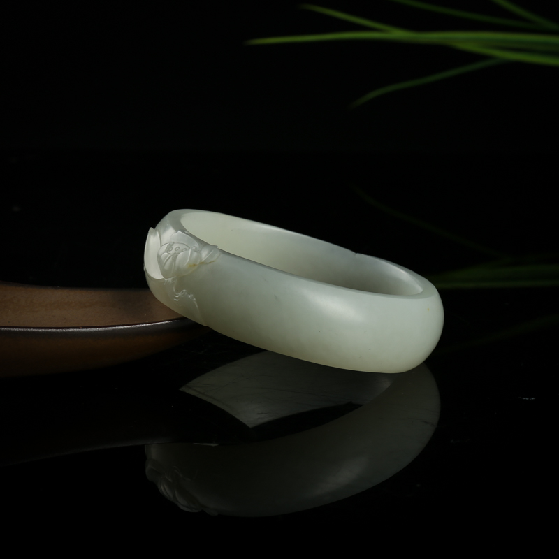 54mm天然籽料和田白玉年年有余手镯-红掌柜