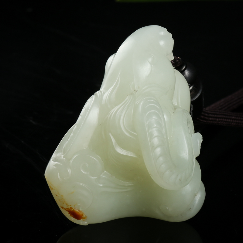 新疆天然和田白玉洋洋得意手把件-红掌柜