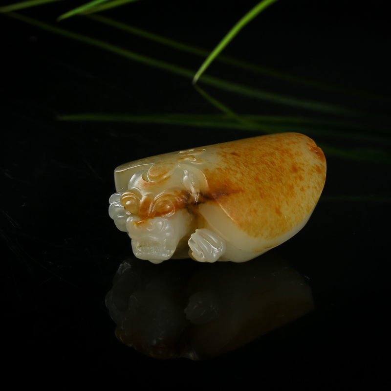 新疆天然籽料俏色和田玉龙龟吊坠-红掌柜