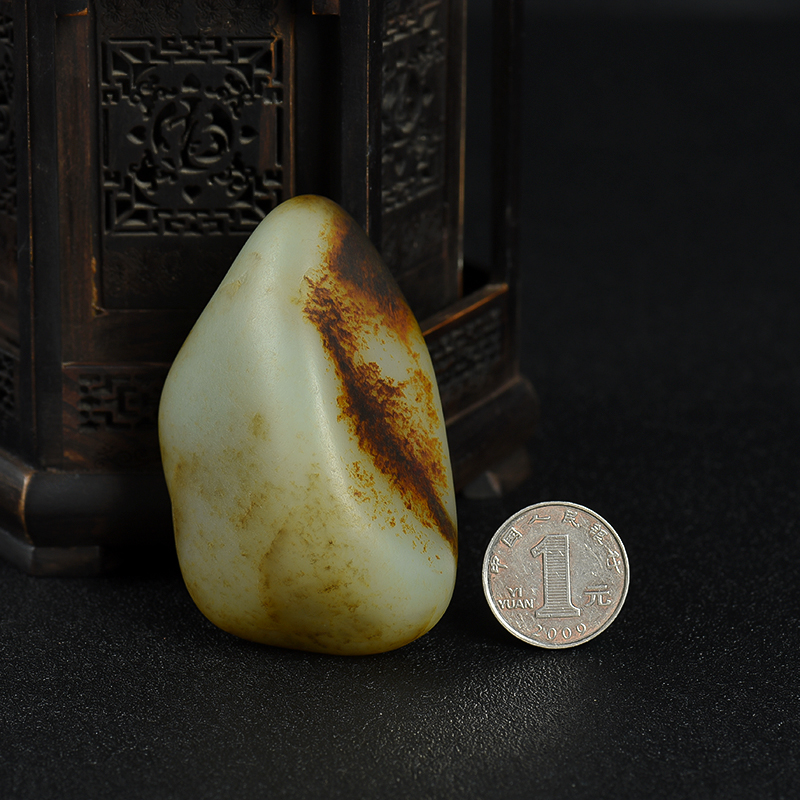 和田玉随形原矿手把件-红掌柜