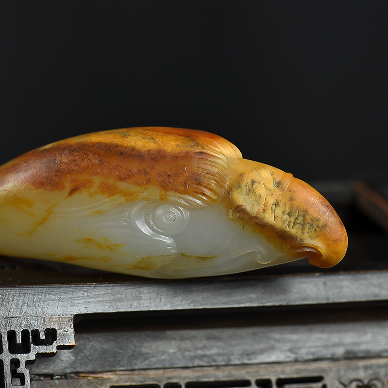 俏色和田玉鹰击长空吊坠-红掌柜