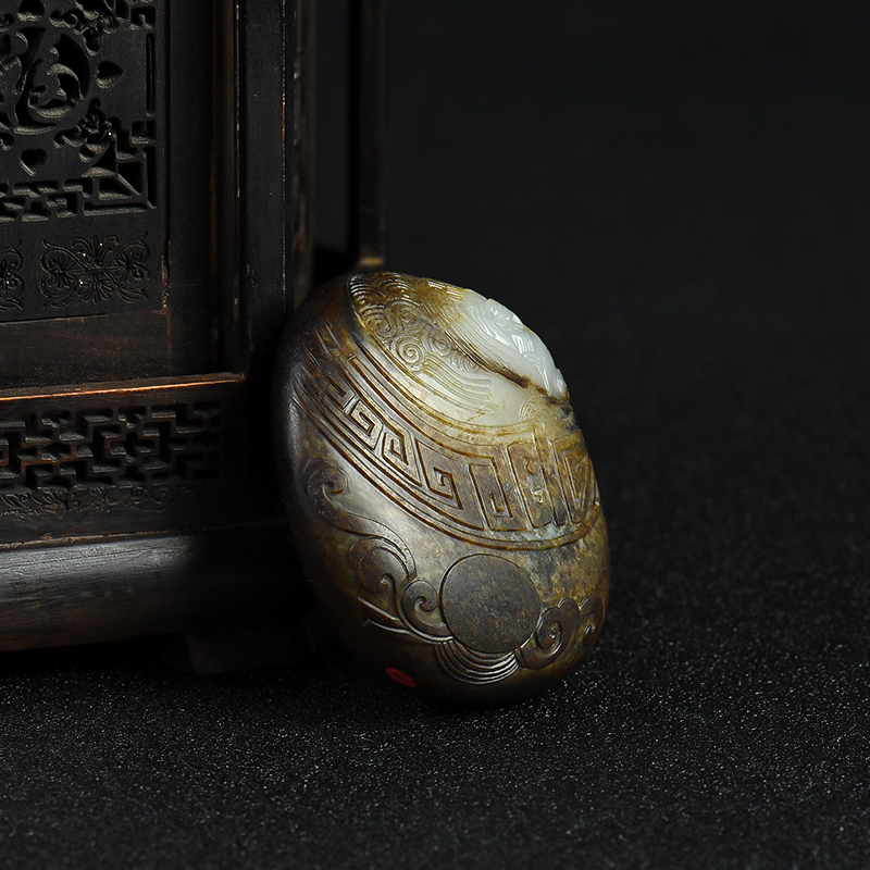 俏色和田玉平安兽纹吊坠-红掌柜