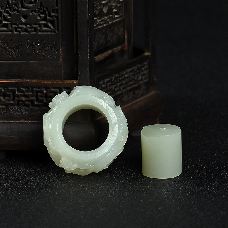 籽料和田青白玉兽纹扳指-红掌柜