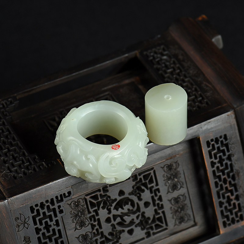 天然和田青白玉兽纹扳指-红掌柜