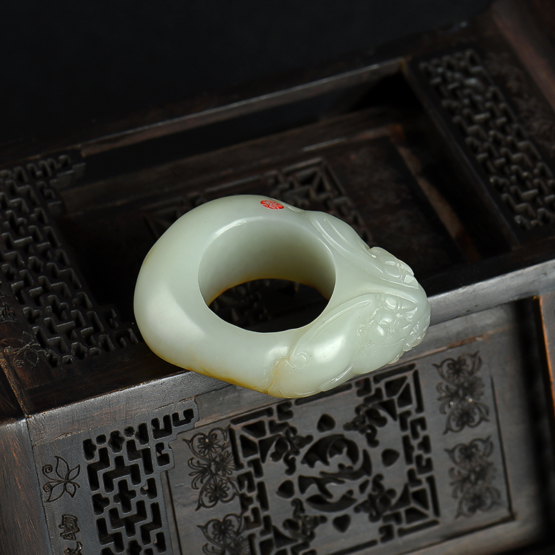 籽料俏色和田玉扳指-红掌柜